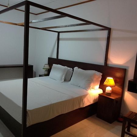 Rainforest River Edge Deniyaya Room photo